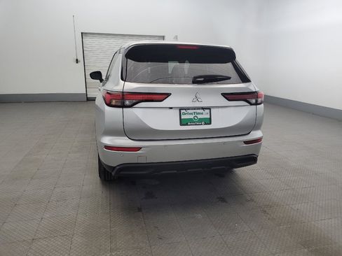 Used 2024 Mitsubishi Outlander ES image 6