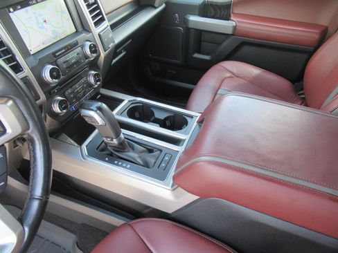 Used 2018 Ford F150 Platinum w/ Equipment Group 701A Luxury AWD/4WD image 17