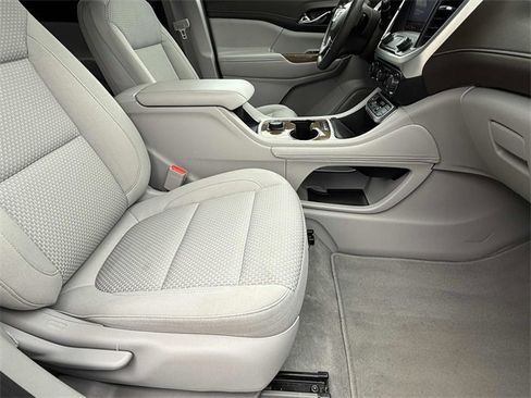 Used 2021 GMC Acadia SLE image 18