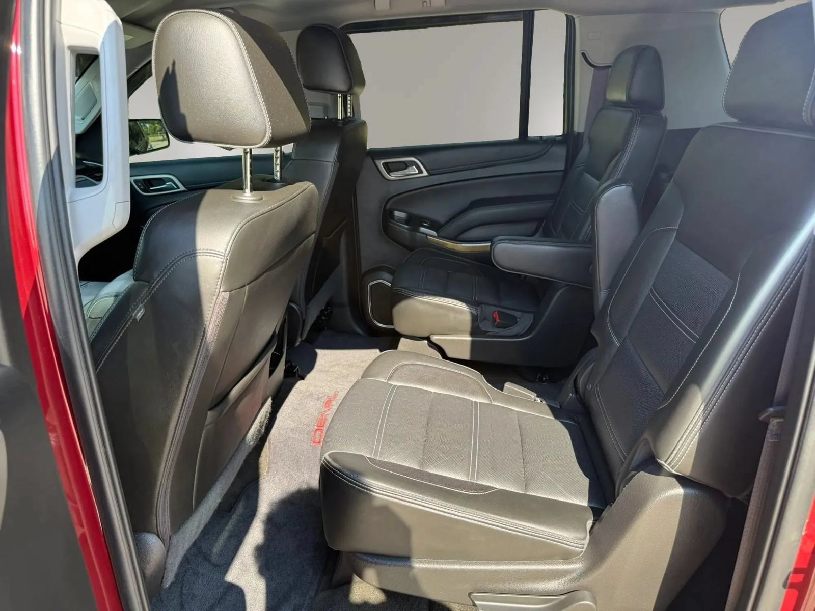 Used 2017 GMC Yukon XL Denali RWD image 19