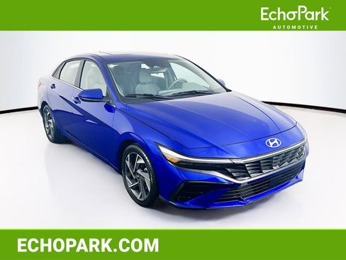 Used 2025 Hyundai Elantra SEL FWD image 1
