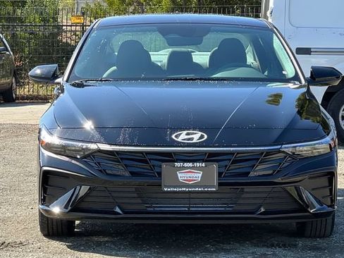 New 2026 Hyundai Elantra SE FWD image 3