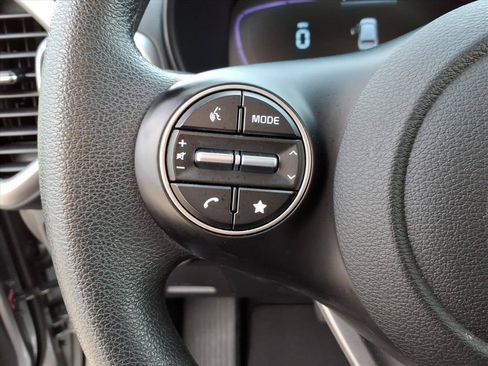 Used 2025 Kia Soul LX w/ LX Technology Package FWD image 23