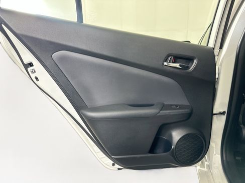 Used 2019 Toyota Prius L Eco w/ Carpet Mat Package FWD image 24