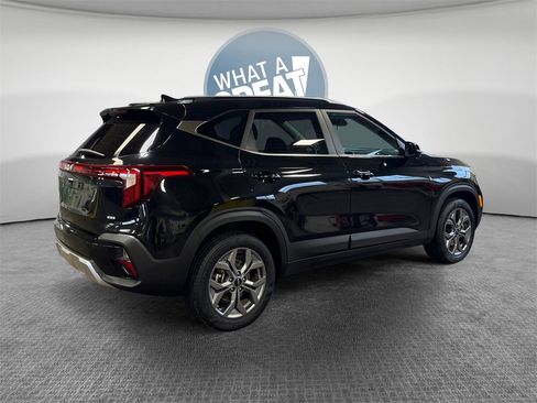 Certified 2024 Kia Seltos S image 3