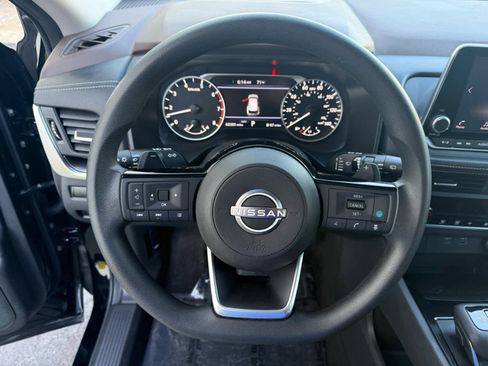 Used 2023 Nissan Rogue SV AWD/4WD image 2