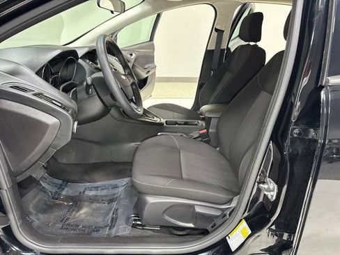 Used 2018 Ford Focus SE FWD image 11