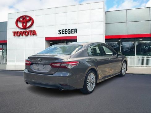 Used 2019 Toyota Camry XLE FWD image 3