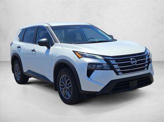 Used 2025 Nissan Rogue S FWD video 3