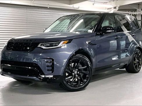 New 2025 Land Rover Discovery Dynamic SE image 1