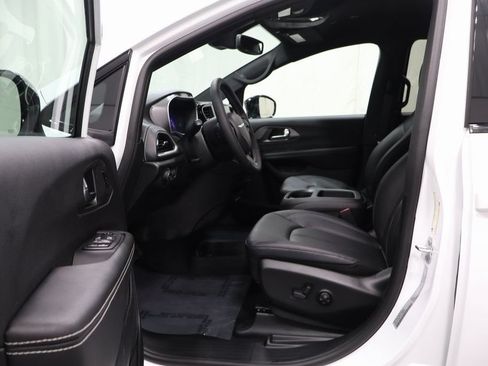 New 2026 Chrysler Pacifica Select w/ S Appearance Package FWD image 10