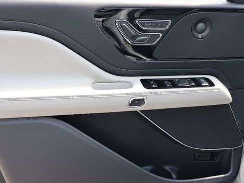 New 2026 Lincoln Aviator 2WD image 10