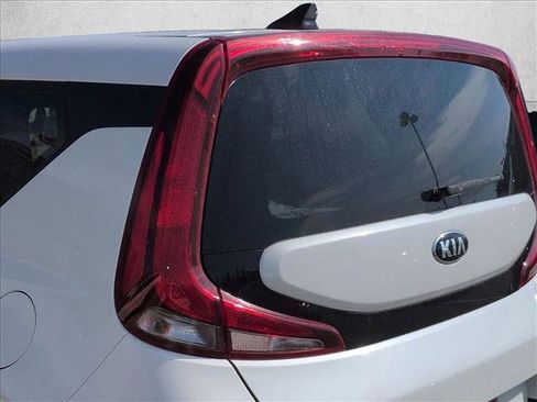 Used 2021 Kia Soul LX image 9
