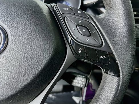 Used 2021 Toyota C-HR LE FWD image 17