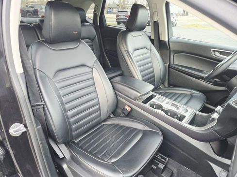 Used 2023 Ford Edge SEL image 15