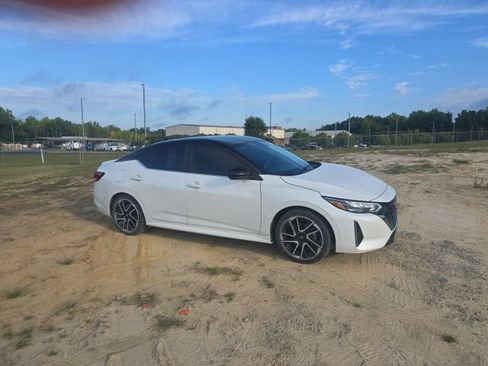 Used 2024 Nissan Sentra SR FWD image 11