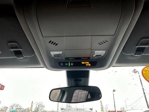 Used 2021 Chevrolet Equinox LT image 34