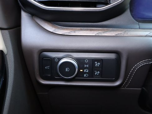 Used 2021 Ford Explorer Platinum w/ Equipment Group 601A AWD/4WD image 13
