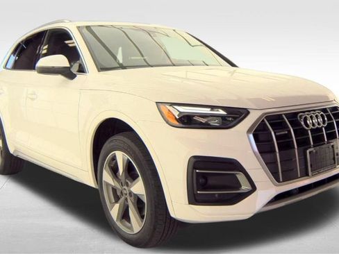 Used 2023 Audi Q5 2.0T Premium w/ Convenience Package AWD/4WD image 2