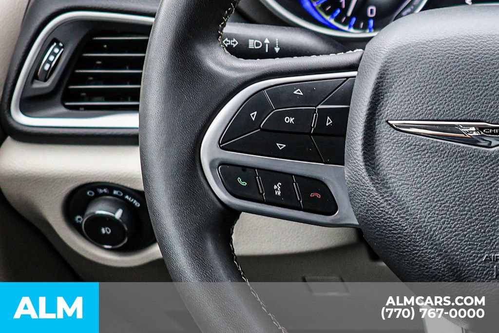 Used 2023 Chrysler Pacifica Touring-L FWD image 35