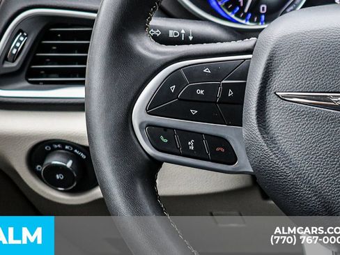 Used 2023 Chrysler Pacifica Touring-L FWD image 35