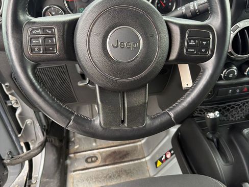 Used 2015 Jeep Wrangler Unlimited Sahara w/ Connectivity Group AWD/4WD image 11