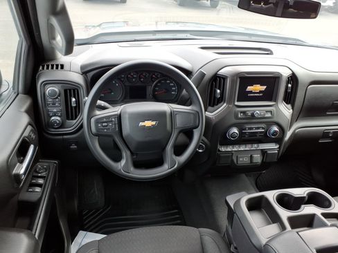 Used 2023 Chevrolet Silverado 1500 Custom AWD/4WD image 9
