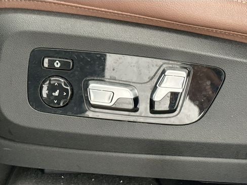 Used 2022 BMW X7 M50i image 26