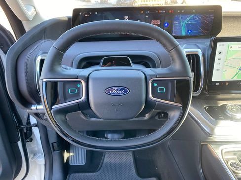 New 2025 Ford Expedition Platinum w/ Platinum Ultimate Package AWD/4WD image 18