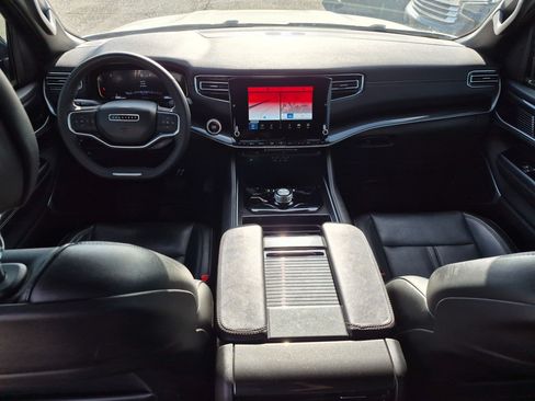 Used 2023 Jeep Wagoneer 4WD image 28