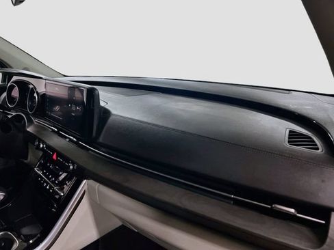 Certified 2023 Kia Carnival EX FWD image 31