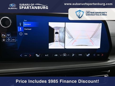 Used 2024 Chevrolet Traverse LT image 11