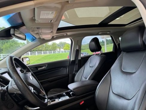 Used 2019 Ford Edge Titanium w/ Equipment Group 301A AWD/4WD image 11