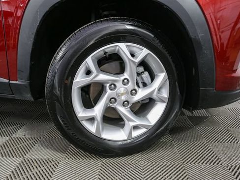 Used 2025 Chevrolet Trax LS w/ LS Convenience Package FWD image 13