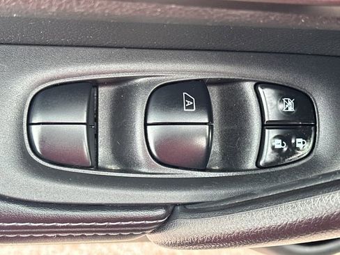 Used 2020 Nissan Rogue Sport S image 12