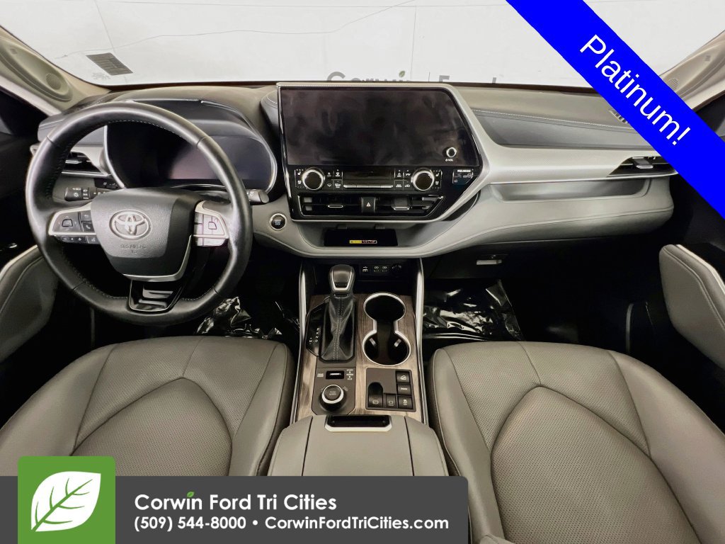 Used 2025 Toyota Highlander Platinum AWD/4WD image 6