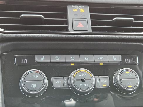 Used 2024 Volkswagen Taos SE image 24