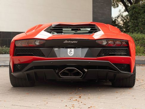 Used 2019 Lamborghini Aventador S AWD/4WD image 9