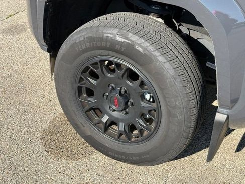 Used 2025 Toyota Tacoma SR5 AWD/4WD image 10