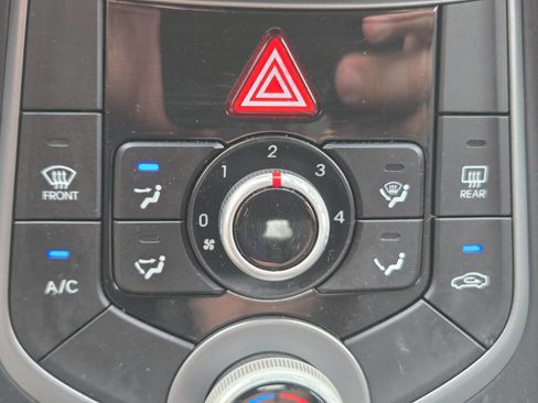 Used 2015 Hyundai Elantra SE FWD image 42