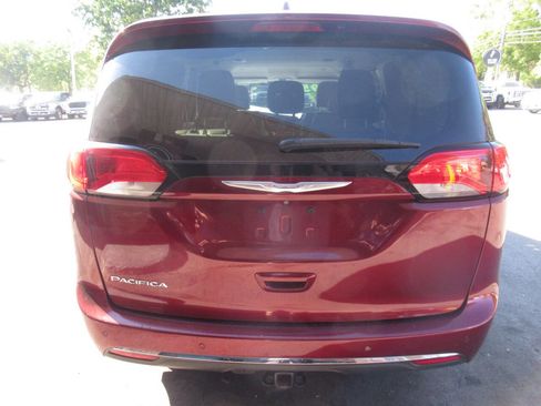 Used 2017 Chrysler Pacifica Touring-L image 12