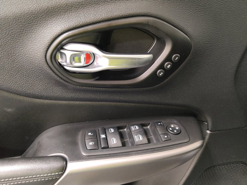 Used 2021 Jeep Cherokee Limited AWD/4WD image 27