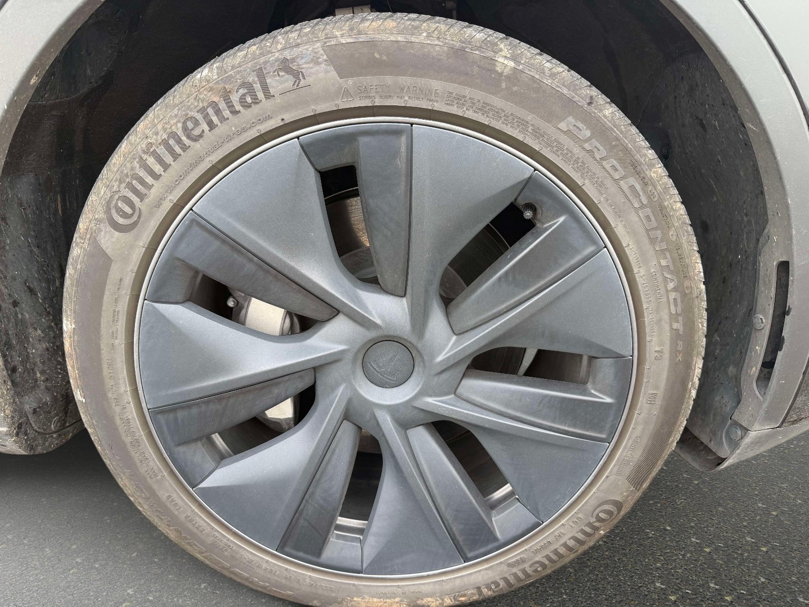 Used 2024 Tesla Model Y Long Range RWD image 7