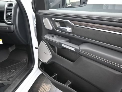 Used 2025 RAM 1500 Laramie AWD/4WD image 4