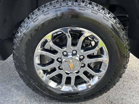 Used 2026 Chevrolet Silverado 2500 LTZ w/ LTZ Premium Package AWD/4WD image 10