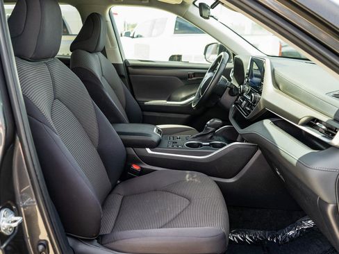 Certified 2025 Toyota Highlander LE AWD/4WD image 16
