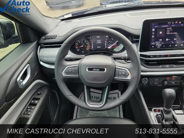 Used 2025 Jeep Compass Latitude AWD/4WD image 11