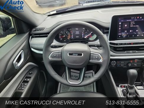 Used 2025 Jeep Compass Latitude AWD/4WD image 11