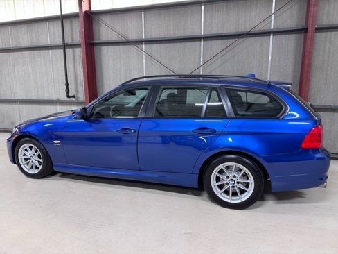 Used 2010 BMW 328i xDrive Wagon AWD/4WD image 6