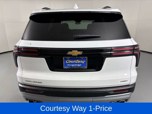 Used 2025 Chevrolet Traverse LT AWD/4WD image 9